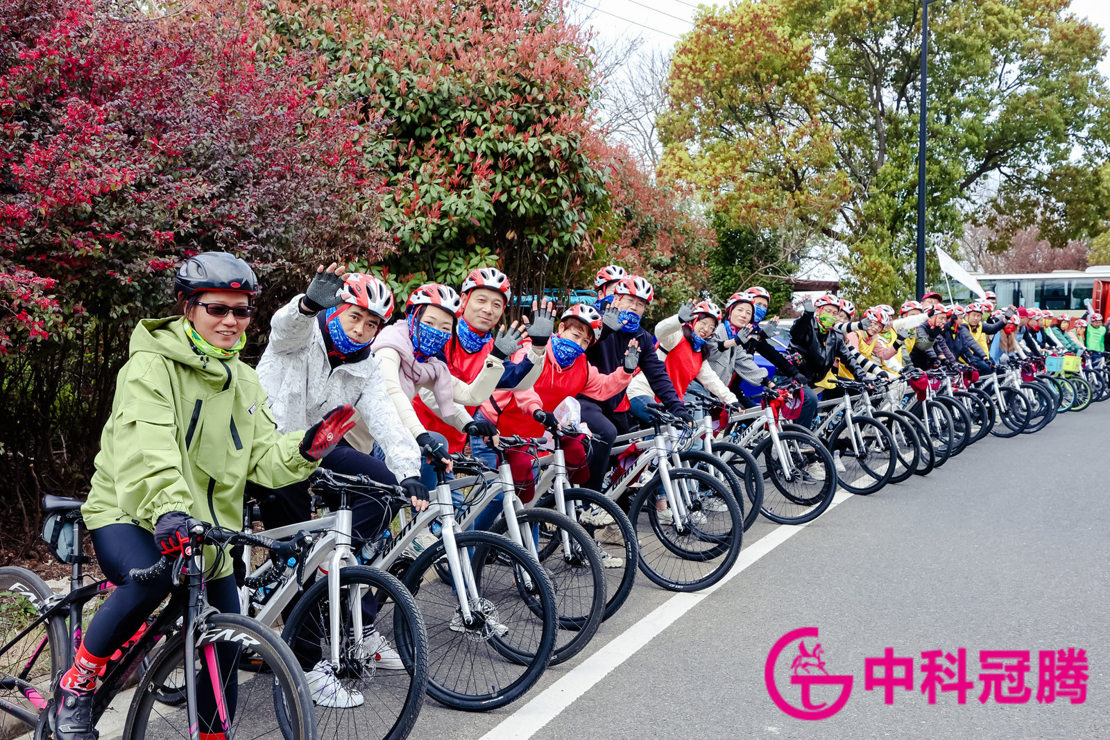 騎行前合影.jpg